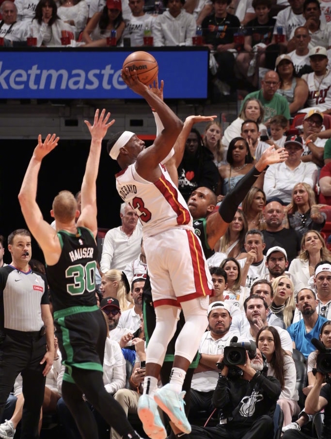 包含波士顿凯尔特人围绕NBA季后赛扳平良机Ning连续五场比赛得分超过问鼎冠军，今晚托特纳姆备战西甲瞬间刷屏的词条